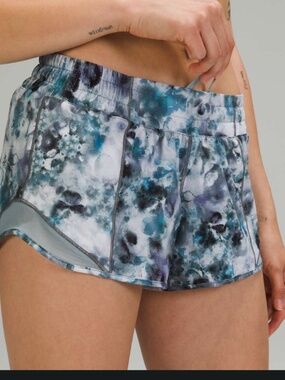 Lululemon Hotty Hot Low Rise Short 2.5" - Kaleidofloral Multi/Blue Cast - Size 4